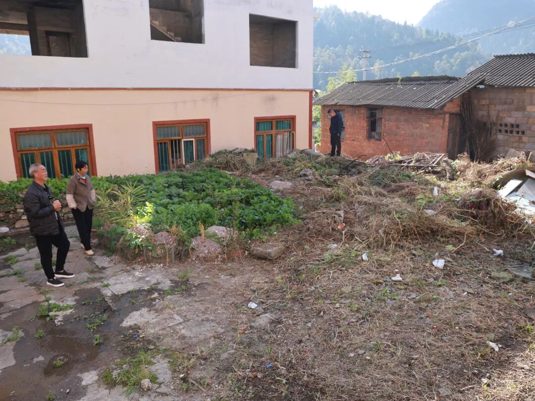 a44bd655255408141c548b2550d7bc35.jpg a44bd655255408141c548b2550d7bc35.jpg